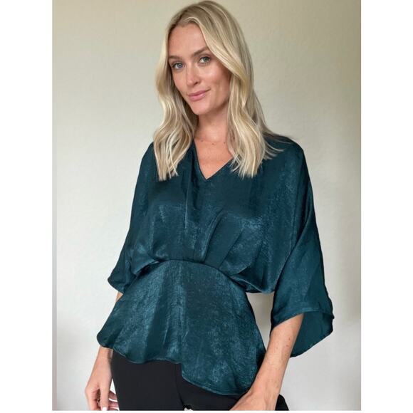 Six Fifty Opal V-Neck Satin Top Green M NWT - Picture 1 of 5